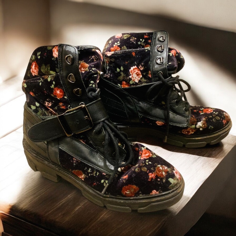 Topshop Black Floral Combat Boots - Picture 4 of 10
